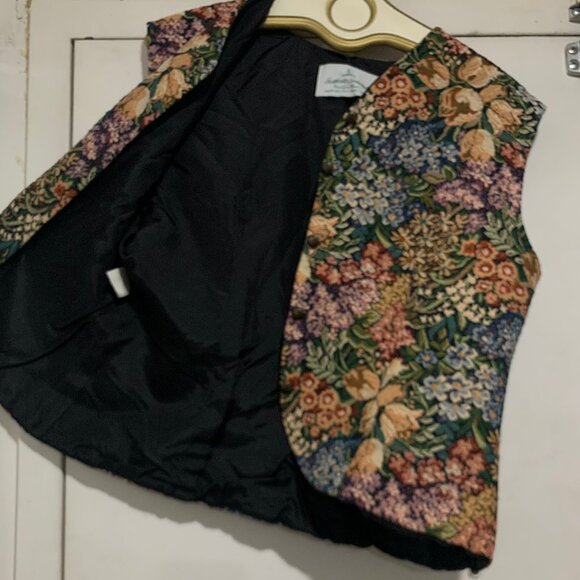 VINTAGE SUTTLES & SEAWINDS FLORAL PRINT VESTS SIZE L - Picture 8 of 9